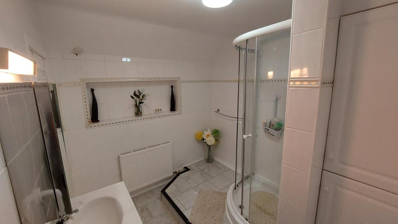 מייבלת'ורפ Tennyson Lodge מראה חיצוני תמונה