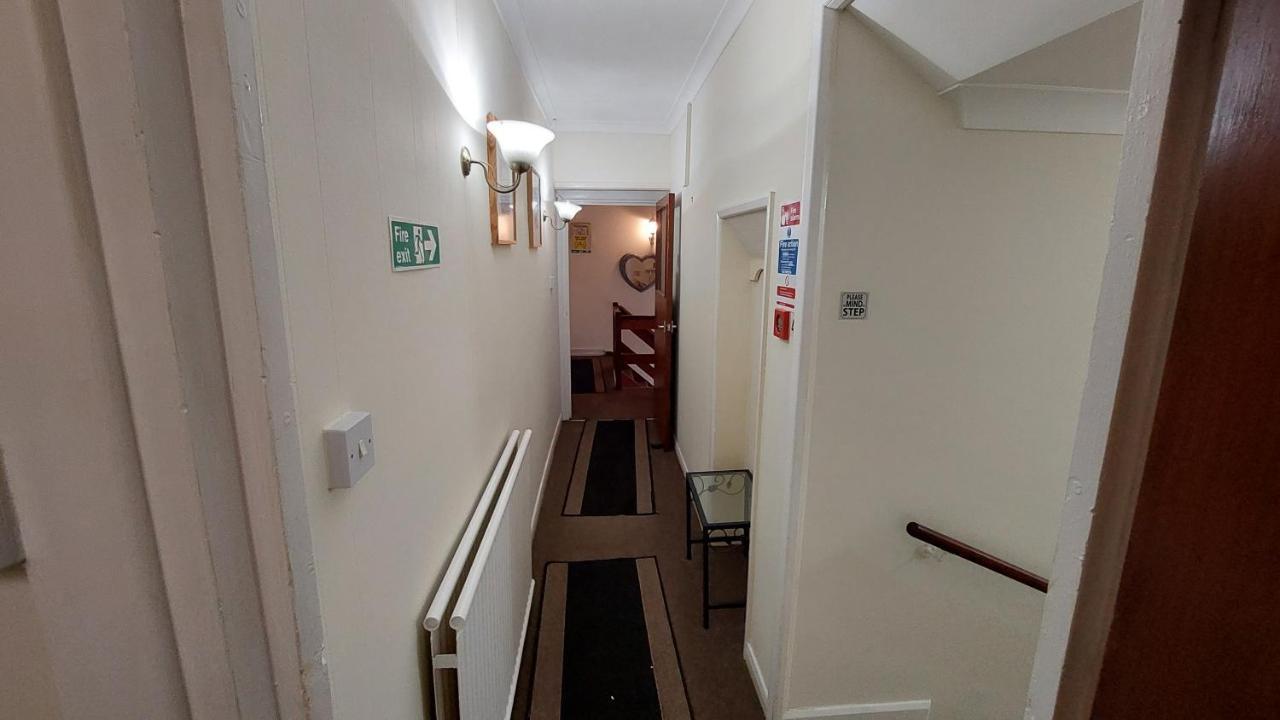 מייבלת'ורפ Tennyson Lodge מראה חיצוני תמונה